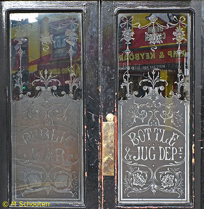 Cut & Etched Glass in Corner Door.  by Michael Schouten. Published on 10-02-2020